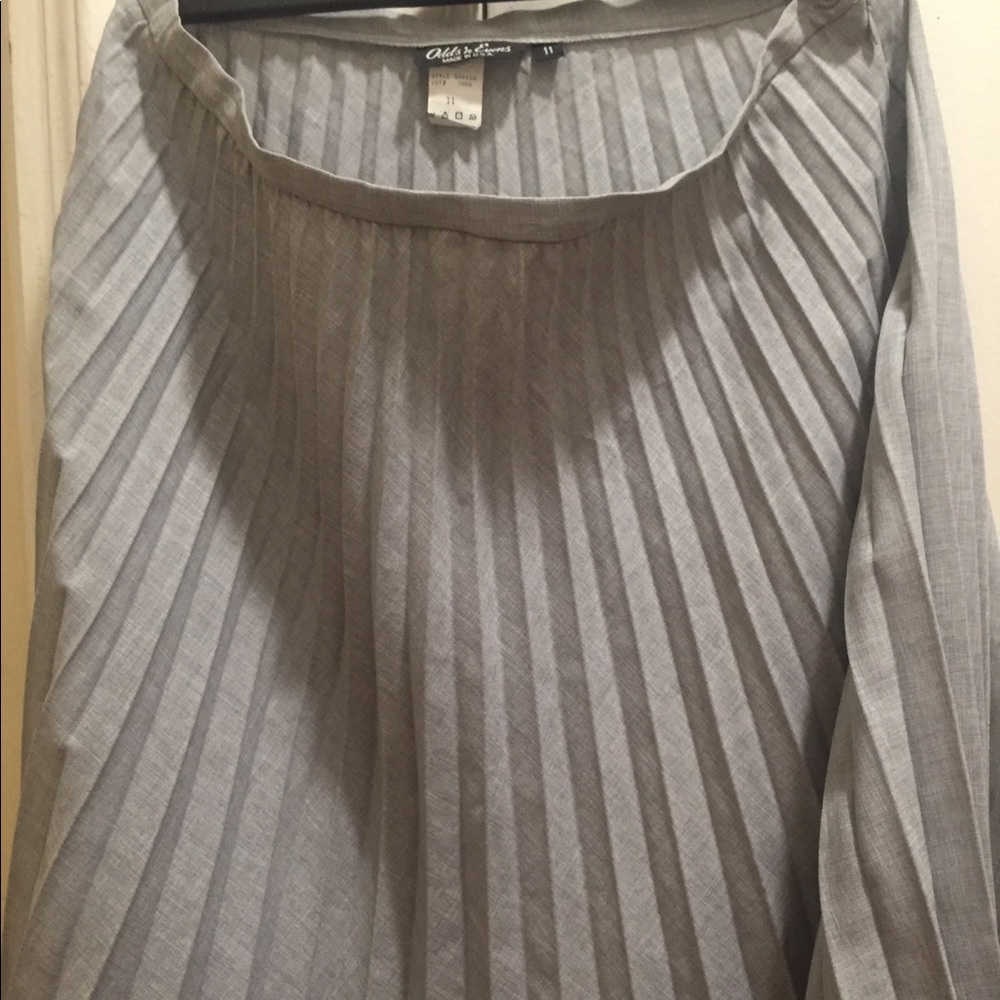 Grey kilted skirt. Sz.11 💥 Odds ‘n Evens
